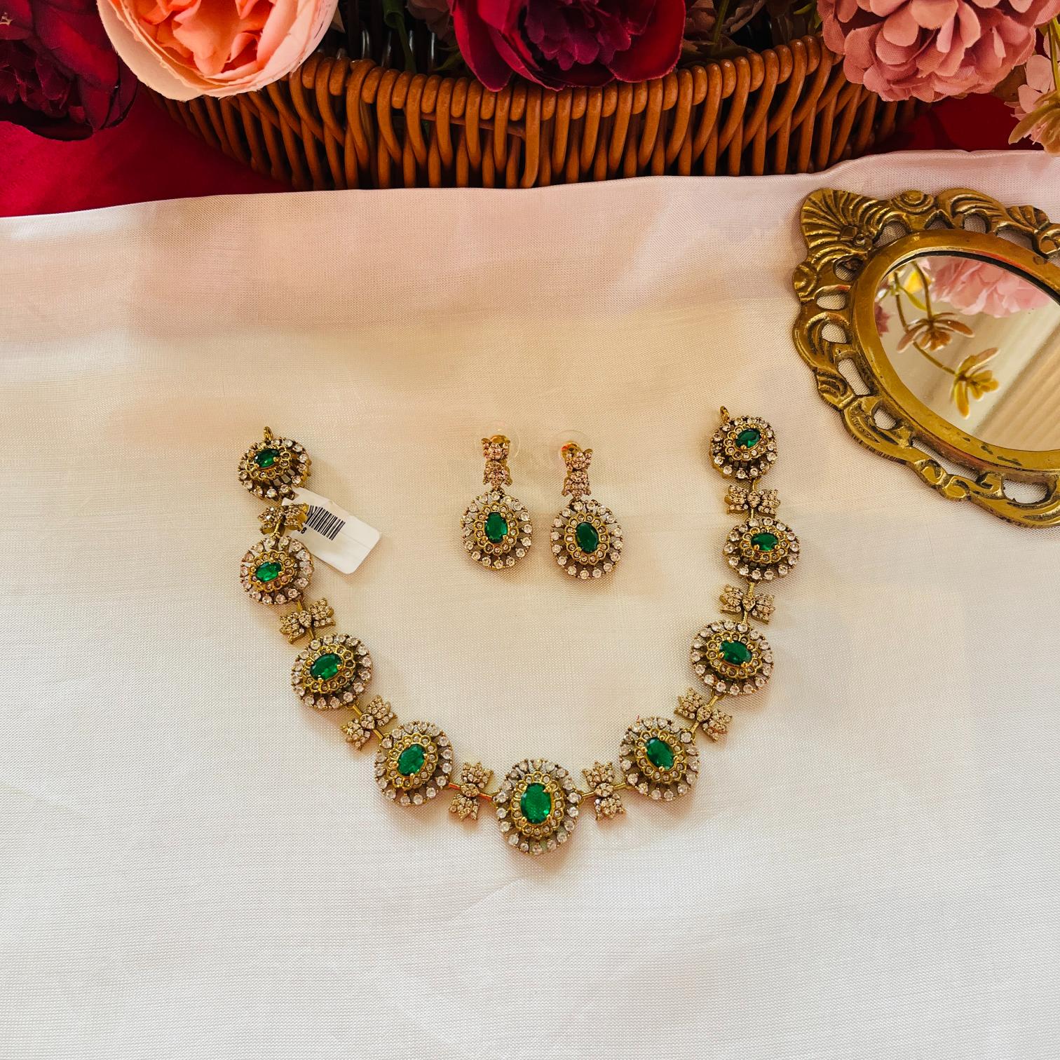 JUHINA AD NECKLACE